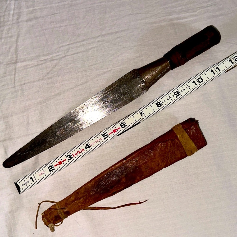 Handcrafted Rwandan Ceremonial Blade with Leather Sheath - Picture 4 of 5